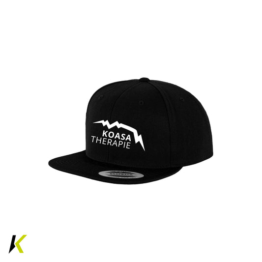 KoasaTherapie FLEXFIT® Classic Snapback Cap - großes Logo